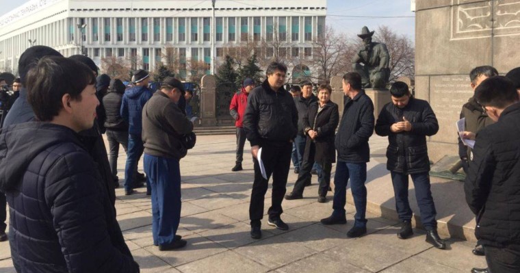 Алматыда шетелден көлік алғандар утилизация алымын азайтуды талап етті