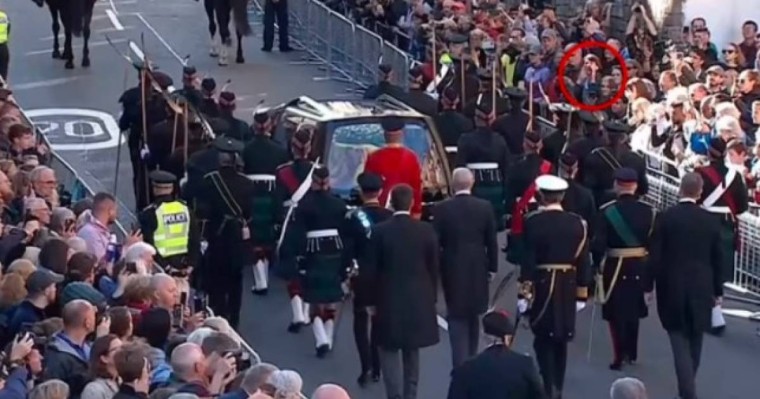 II Елизаветамен қоштасу рәсімінде күтпеген оқиға болды