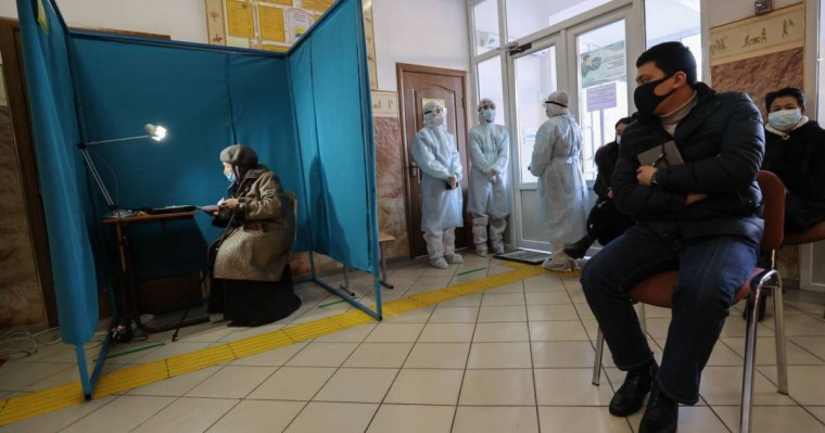 "Комиссия мүшесі де, бақылаушы да әділ қоғам орнайтынына сенбейді". Сайлаудағы бақылаушының әңгімесі