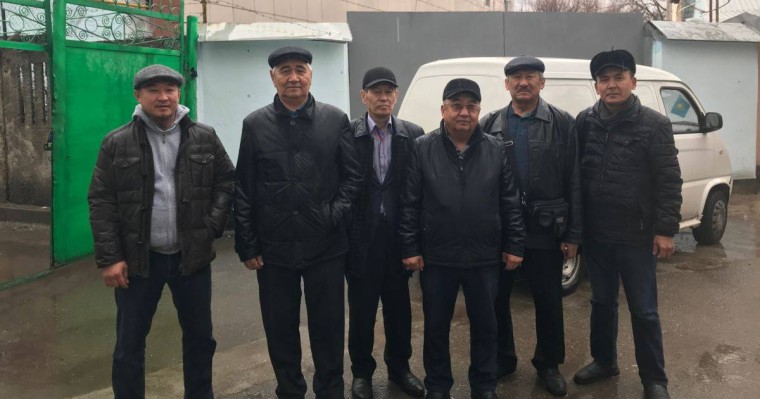 Шымкентте қамалған белсенділерге қолдау көрсетті