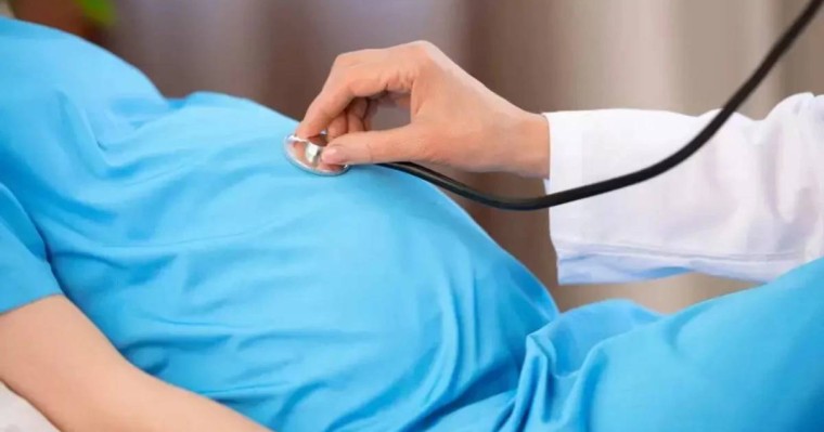 Таразда жасөспірім қыз 54 жастағы өгей әкесінен бала босанды