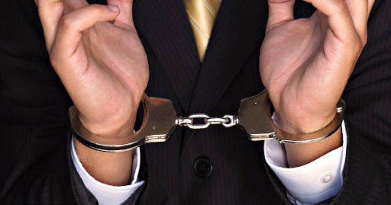 Ақтөбеде әкім алаяқтық жасағаны үшін қамауға алынды