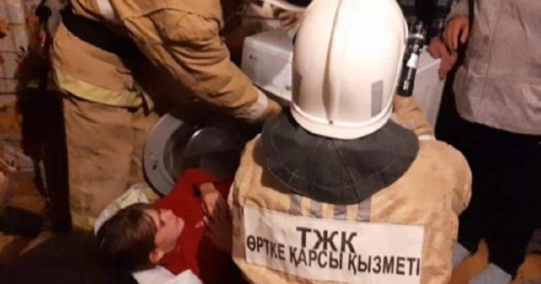 Өскеменде 10 жасар қыз кір жуғыш машинаның барабанына кептеліп қалды