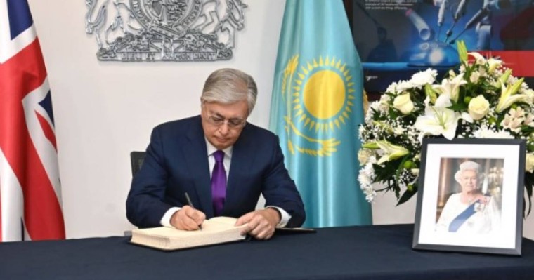 Тоқаев Ұлыбритания елшілігіне барып, көңіл айтты