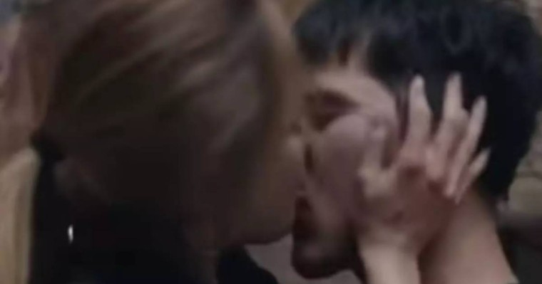 Жас актермен "сүйіскен" Кәмшат Жолдыбаева желіде қызу талқыға қалды (видео)