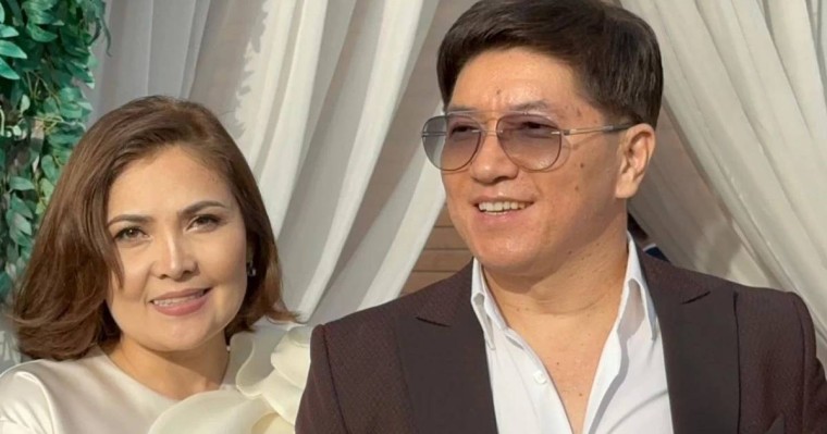 "3 костюмге 1000 адам таласып жатыр": Сәкен Майғазиев мүшел жасқа толғанына орай киімдерін таратты