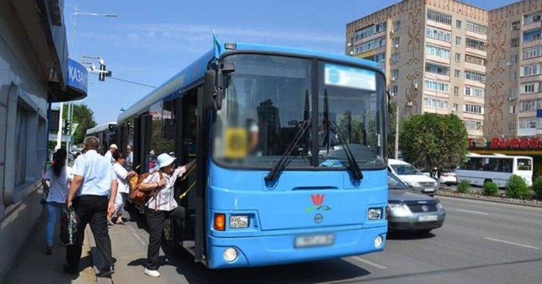 «Жемпір, көйлек бәрін жыртып тастады». Автобуста екі әйел төбелесіп тынды