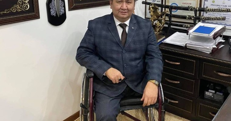 "Өтіріктен шаршадым, халықпен бірге болғым келеді": БҚО-да "Нұр Отан" мүшесі сайлаудан кейін партиядан шығатынын жариялады (ВИДЕО)