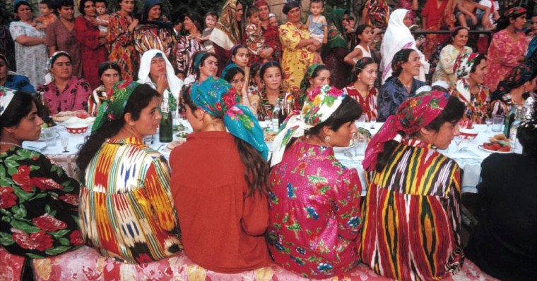 Әйелдер мен еркектерді бөлек жайғастыру керек пе?