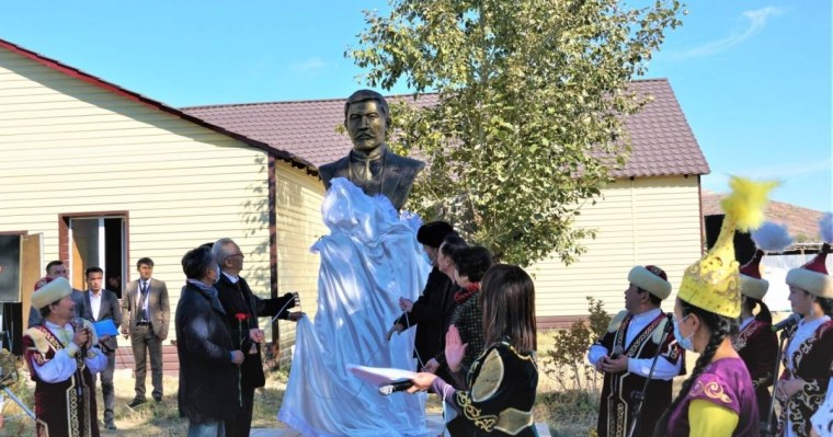 Ауыл тұрғындары өз қаржысымен Әлихан Бөкейханға ескерткіш орнатты