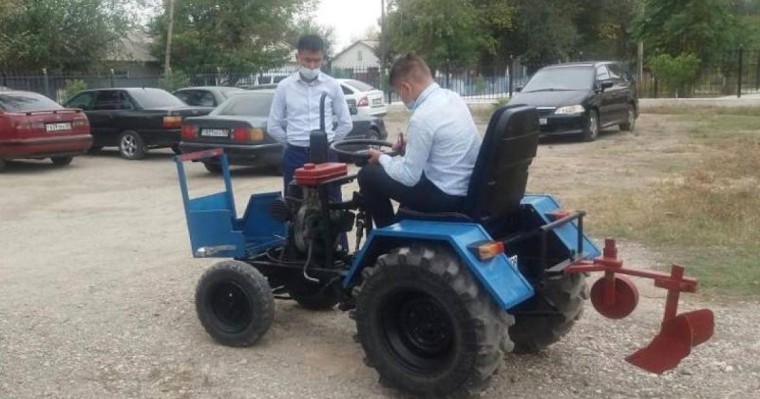 Жамбылдық оқушы шағын трактор жасап алды