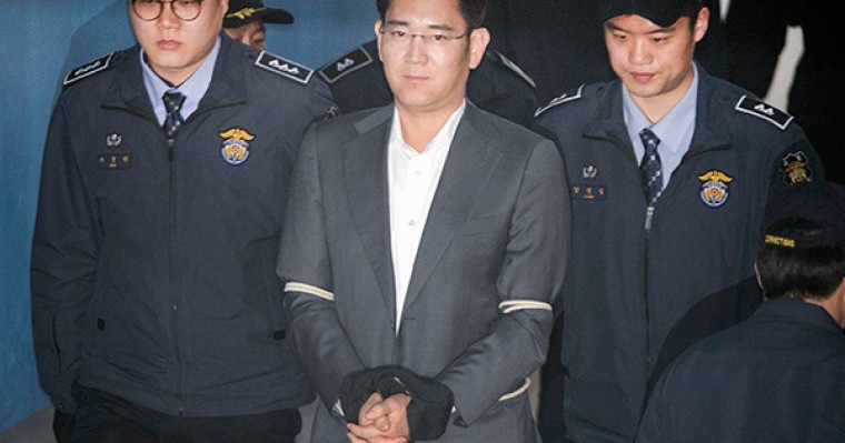 Сеулдегі сот Samsung басшысын пара бергені үшін 2,5 жылға соттады