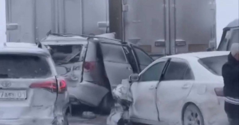 Астана-Петропавл тас жолында бір уақытта 16 көлік соқтығысқан: Қаза тапқандар бар (видео)