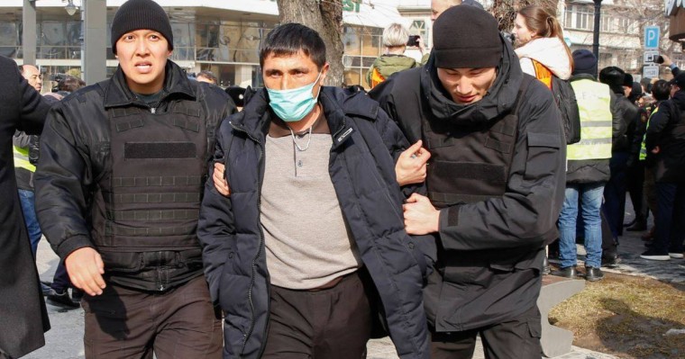 Оралда "Көше партиясының" мүшесін үш күнге қамады