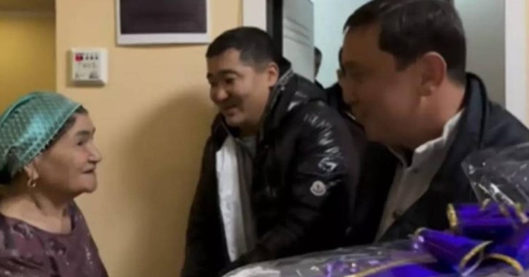 “Батыр ағамыз үшін мың алғыс": Қайрат Әділгерей марқұм Батырхан Шүкеновтің анасына барды (видео)