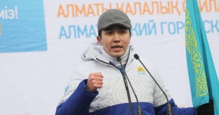 «Байдың баласы емеспін»: Назарбаевқа көзінше ескерткіш қоюды ұсынған ең жас депутат Мәди Ахметов сұхбат берді (ВИДЕО)