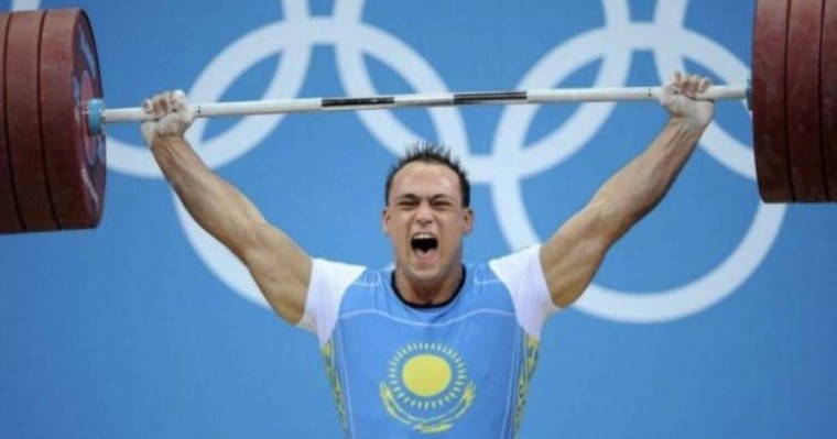 Әлеуметтік желіде Илья Ильиннің балдақпен жүрген видеосы жарияланды (видео)