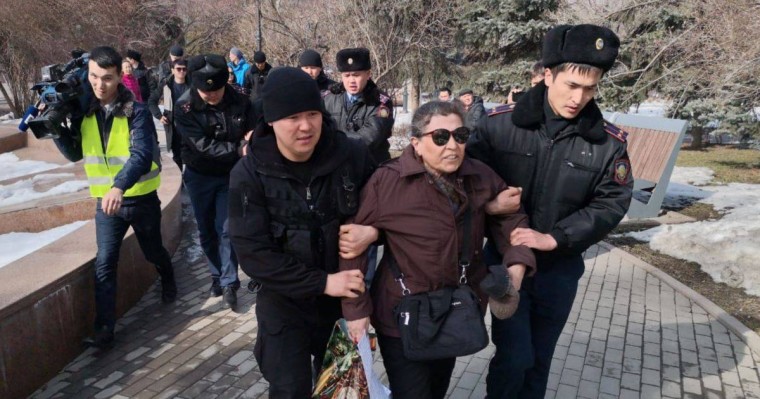 Алматыда ұсталғандар саны жүзге жуықтады