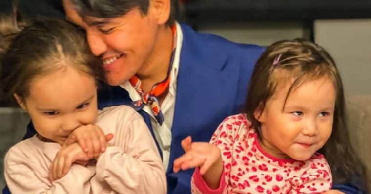 "Әр әке осындай болса ғой": Нұрболат Абдуллиннің қызымен билеген биі жұртты сүйсіндірді (Видео)