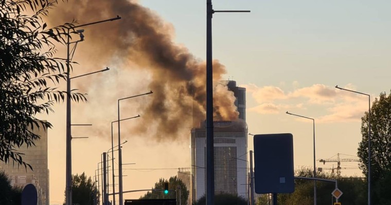 Астанадағы «Қазақмыстың» кеңсесі өртеніп жатыр (Видео)
