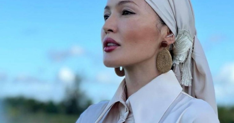 "Салбыраған емшегің қайда": Кәмшат Жолдыбаеваның ұзын киіп, орамал таққаны ерлер қауымына жақпай қалды