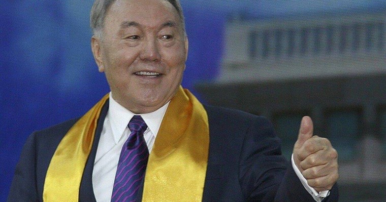 «Түпкі ойы – тарихқа кіру». Назарбаевқа арналған одалардың 7 томдығы жасалып жатыр