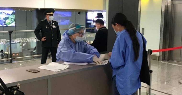 6 қазан жаңадан күшіне енген карантин шаралары: ПТР сынағы жоқ 170 жолаушы елорда әуежайынан ауруханаға жеткізілді