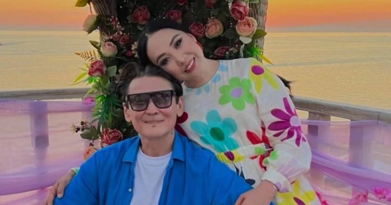 "Вахтершы апайды көндіріп қойыпты": Қарақат Әбілдина Қыдырәлі Болмановпен қалай танысқанын айтты