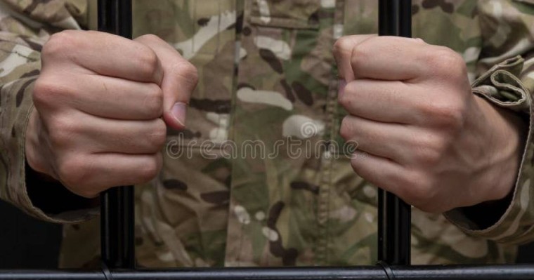 «Бетінен кітаппен ұрған»: Ақтөбеде сержант сарбазды есту қабілетінен айырған