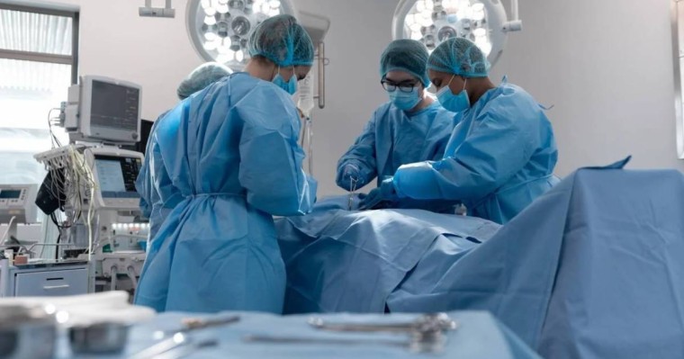 Түркістандық хирургтар 6 жасар қыздың асқазанынан бір килограмм шаш алды