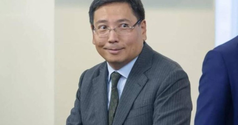 “Барлық әкімдіктер солай жасайды": Досаевтың өзі туралы теріс пікір жазғандарды анықтау үшін қаржы бөлгені рас па?