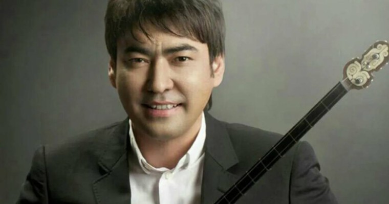 "Бәріміз бір өмір жолын бастап едік": Мейрамбек Бесбаев сыныптастарын көрсетті (фото)