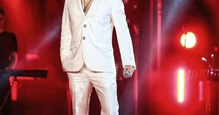 Димаш «Азиядағы ең сымбатты ер адам» атағын жеңіп алды (Фото)