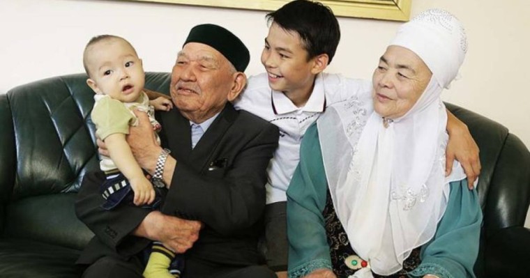 Қазақстанда 216 мың адам бір реттік төлем алады: Қарттар күніне орай