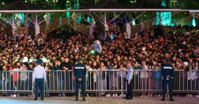 Конституция күніне орай ұйымдастырылған концертте жүзден астам бала жоғалып кеткен