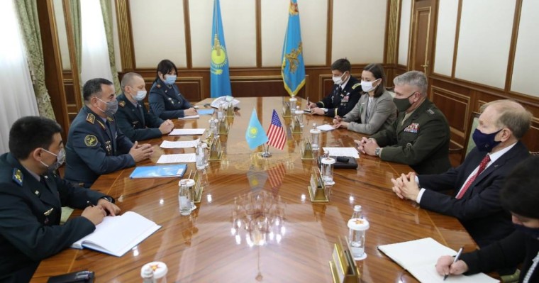 Мұрат Бектанов АҚШ генералы Кеннет Маккензиді қабылдады