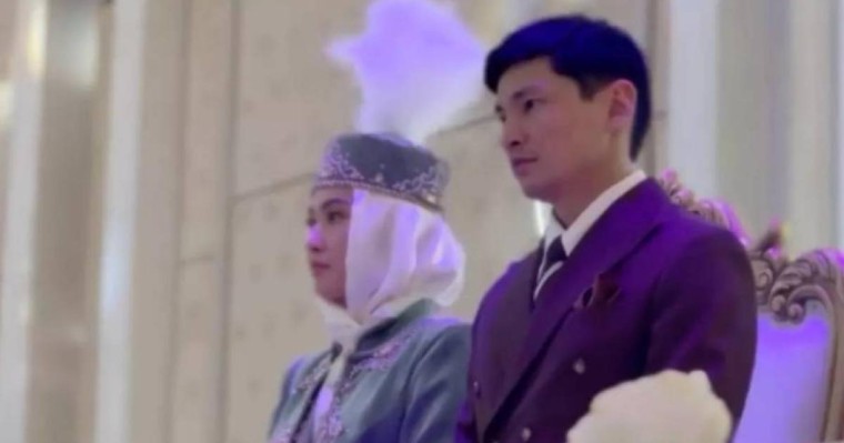 Актер Аян Өтепберген шаңырақ көтерді (фото)