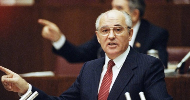 Михаил Горбачев туралы естеліктер