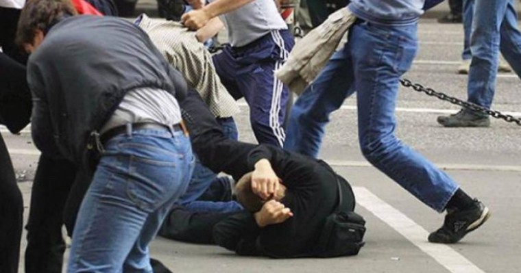 Алматыда түнгі клубтың жанында жаппай төбелес болды (видео)