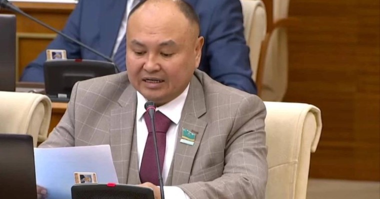 "Жағдайды қайталатуға үкіметтің еш хақысы жоқ": Саиров министрлерге жиналыстарын қысқартып, аязды күндері жылу орталықтарының бас-қасында жүруін талап етті