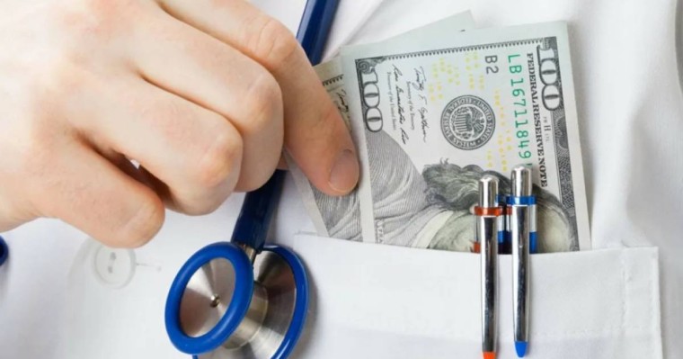 АРМАН ӘУБӘКІР: Медицина саласы жемқорлық пен қағазбастылықтан қашан арылады?