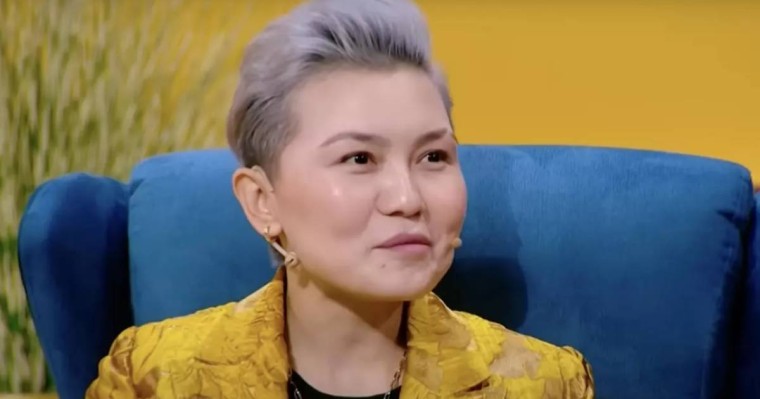 Көйлек киген Гүлмира Ізбасқанова көпшілікті таңғалдырды (видео)