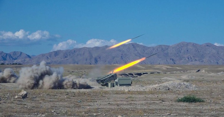 Қанға бөккен Қарабақ: Әзірбайжан мен Армения арасында қиян-кескі шайқас басталды