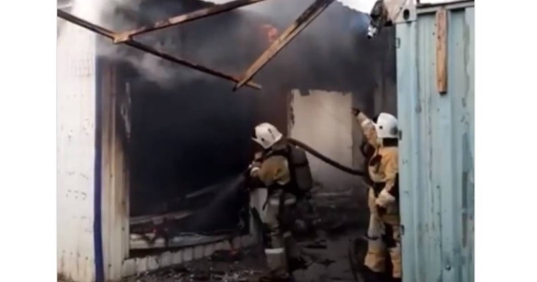 1,5 мың шаршы метр: Ақтауда базар өртенді – видео