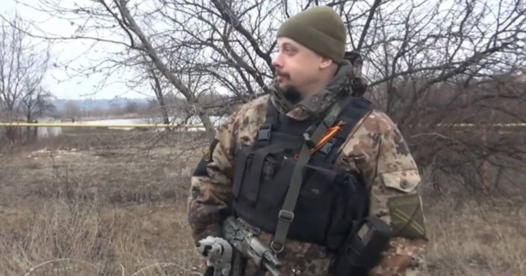 Украин солдатының бас сүйегімен видеоға түскен Ресей жалдамалысы жөнінде Украина үндеу жасады