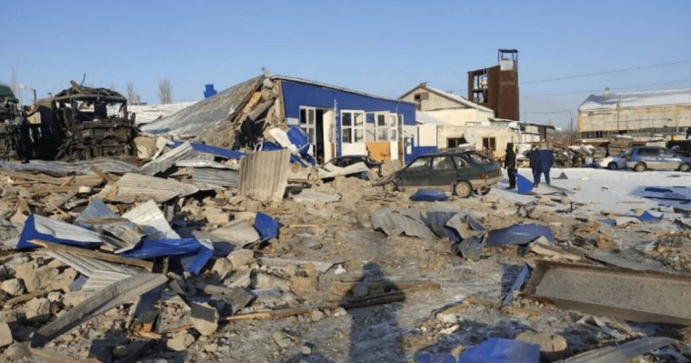 Қостанайдағы жарылыс: жеті адам үйінді астында қалды