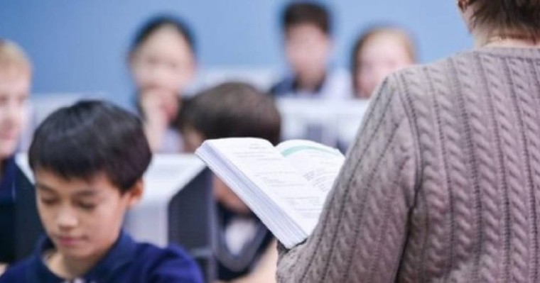 Алты ай өлікті үйінде сақтаған мұғалім оқушыларға сабақ беріп жүр (Видео)