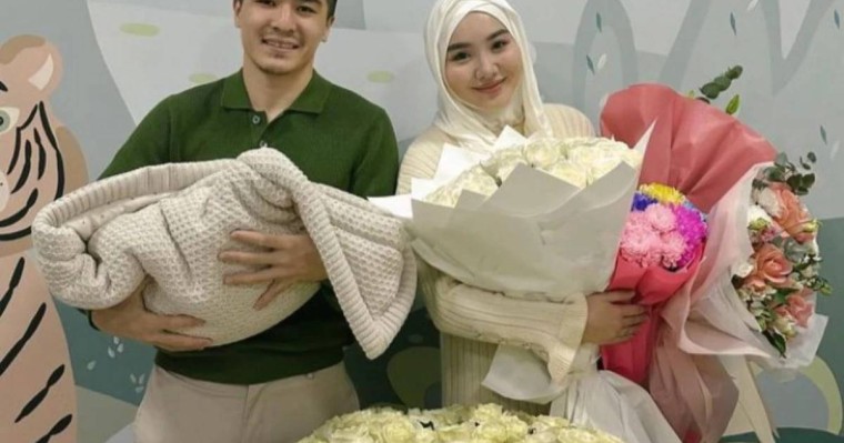 "Қатерлі ісік туралы сол кезде білдік": Фариза Төреәлі перзентханадан шыққан сәтін жариялады