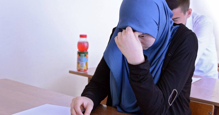 Мектептерді мешітке айналдырмақ па?