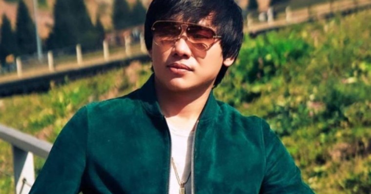 «Бұған өмірде не жетпейді»: Эскорт қызметіне жүгінетіндер тізімінде жүрген Қайрат Нұртас сынның астында қалды